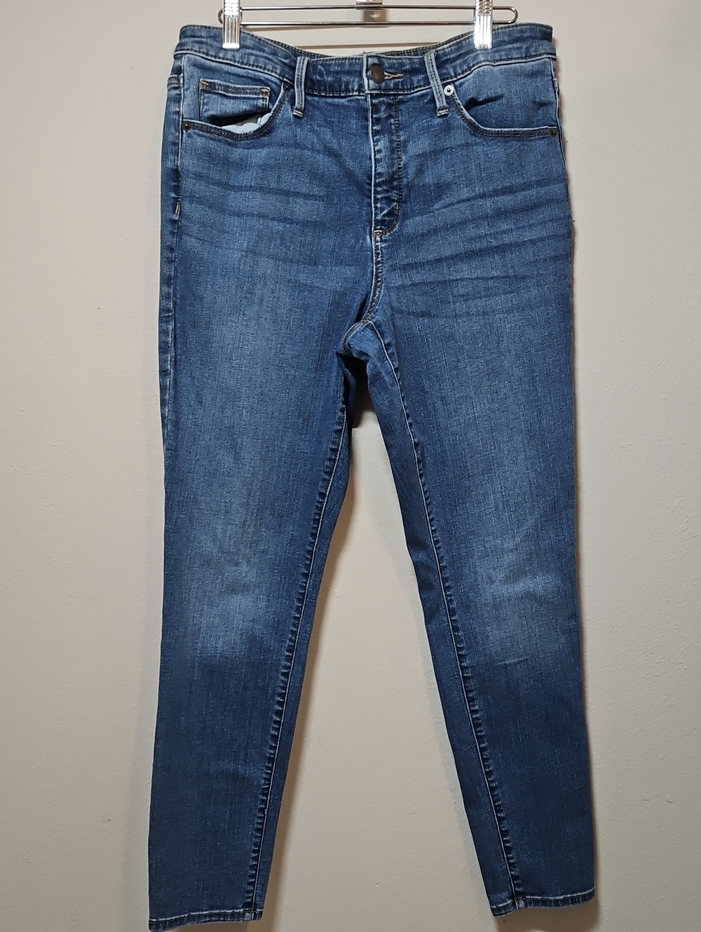 Universal Threada Size 12Thread Women's Skinny Jeans - Medium Blue Wash